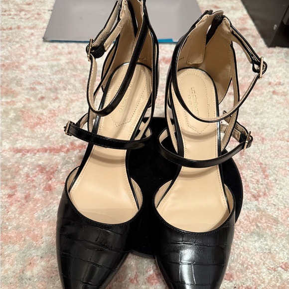 Liz Claiborne Black Strappy Heels - Picture 4 of 4